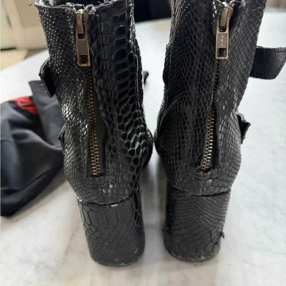 Freebird Joey Black Embossed Snakeskin Leather Booties Size 9 - Picture 9 of 10